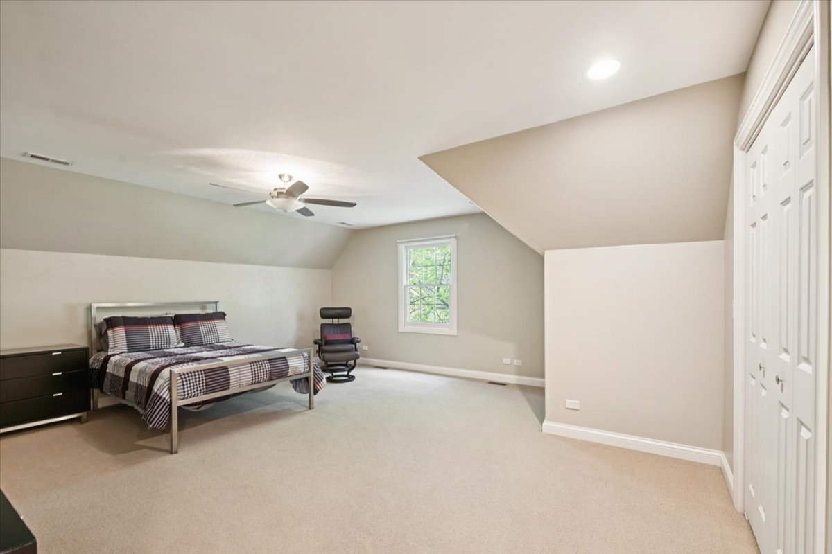 1131 Linden Ave Deerfield, IL 60015