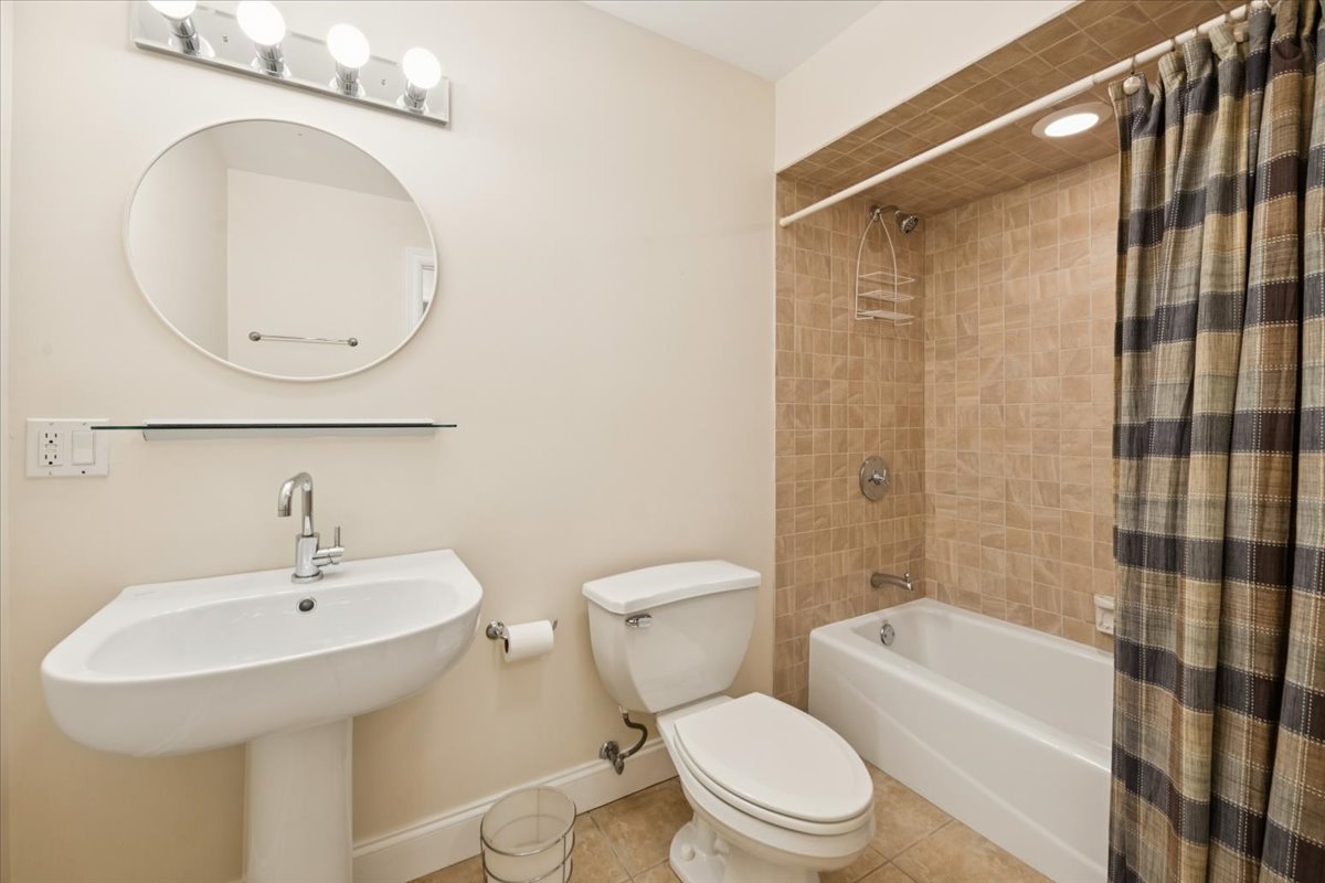 1131 Linden Ave Deerfield, IL 60015