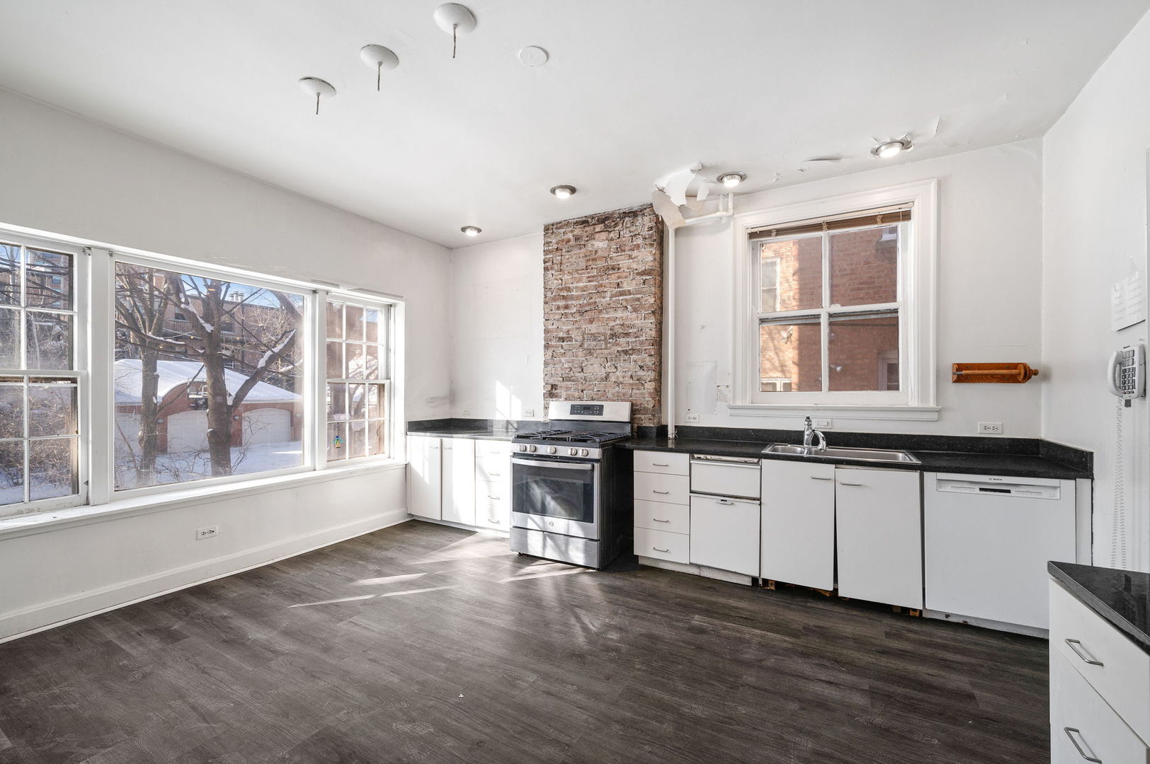 4254 N Hazel St Chicago, IL 60613