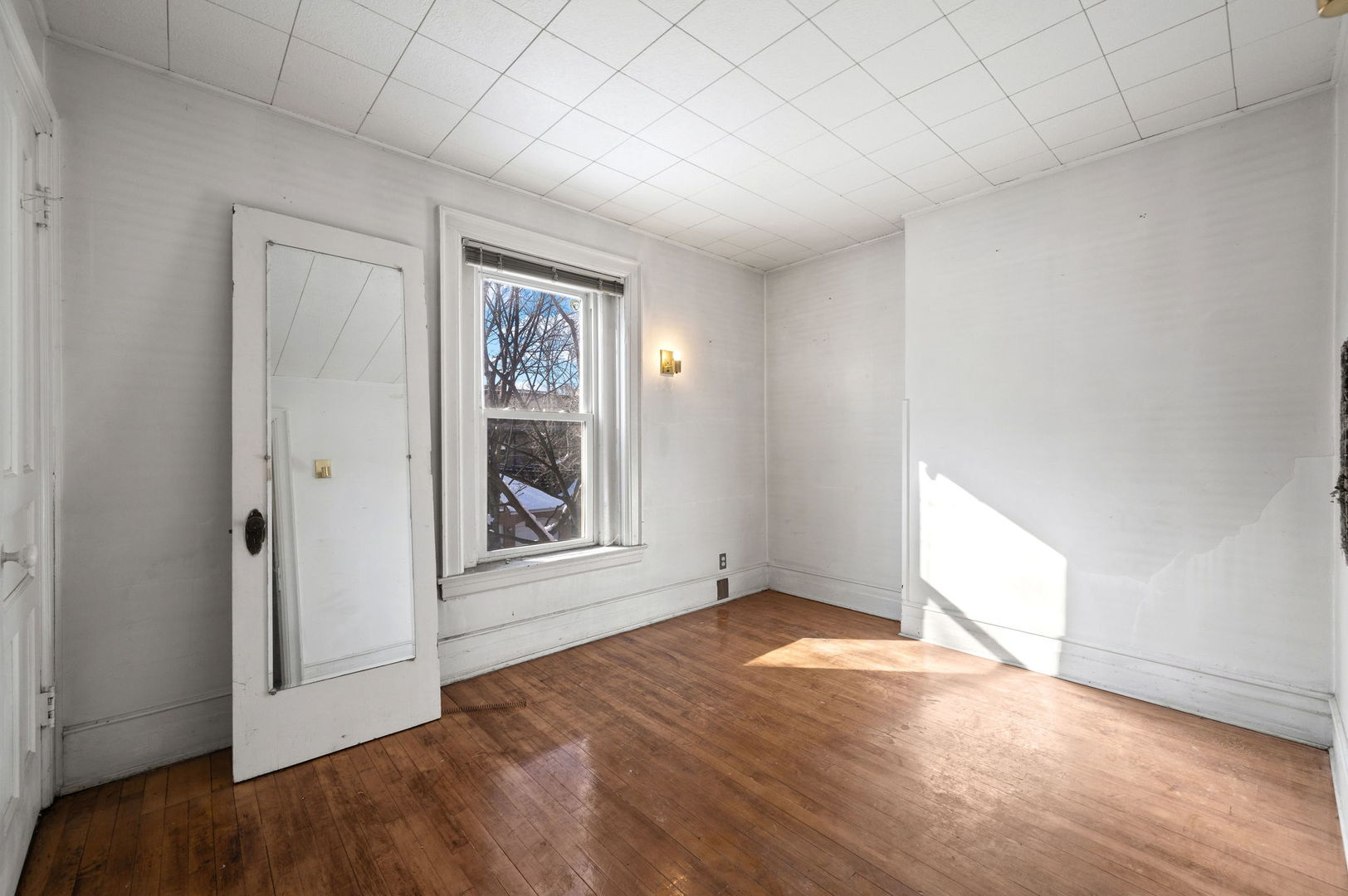 4254 N Hazel St Chicago, IL 60613