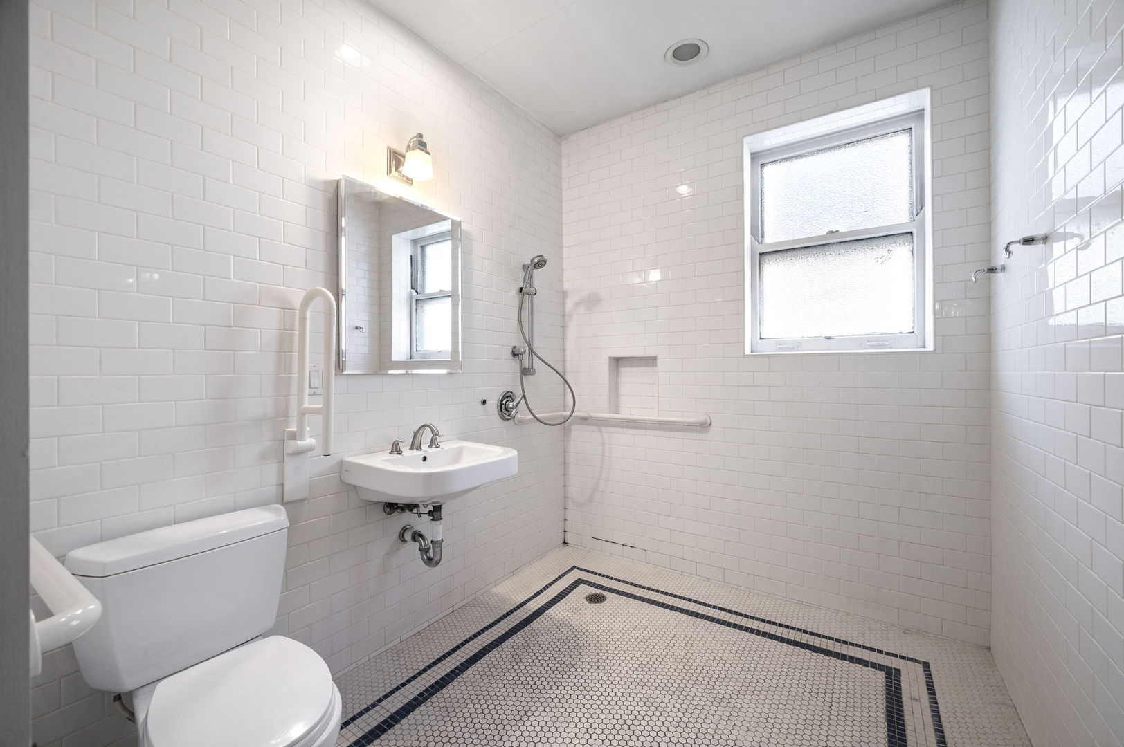 4254 N Hazel St Chicago, IL 60613