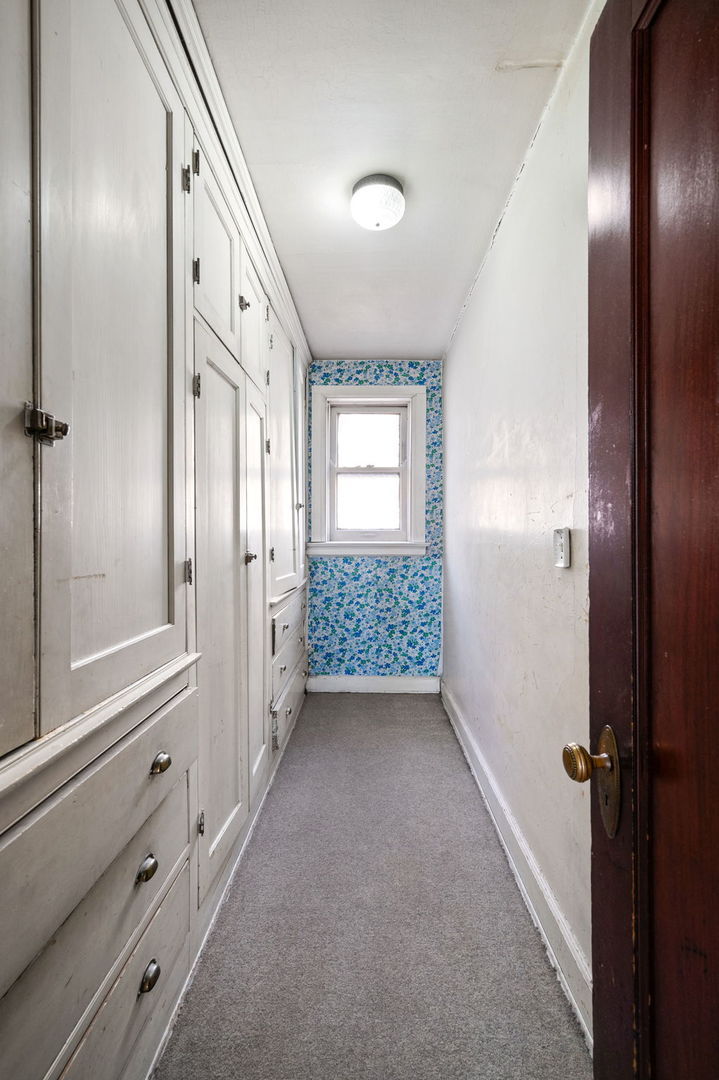 4254 N Hazel St Chicago, IL 60613