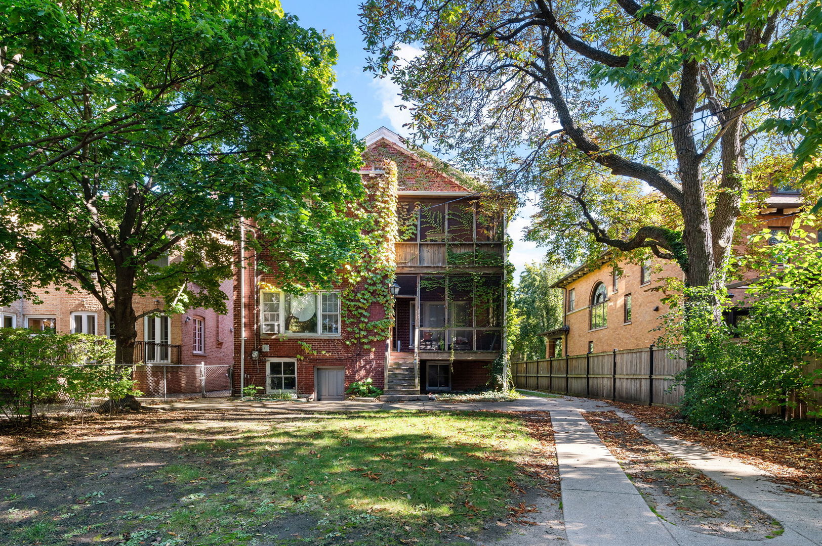 4254 N Hazel St Chicago, IL 60613