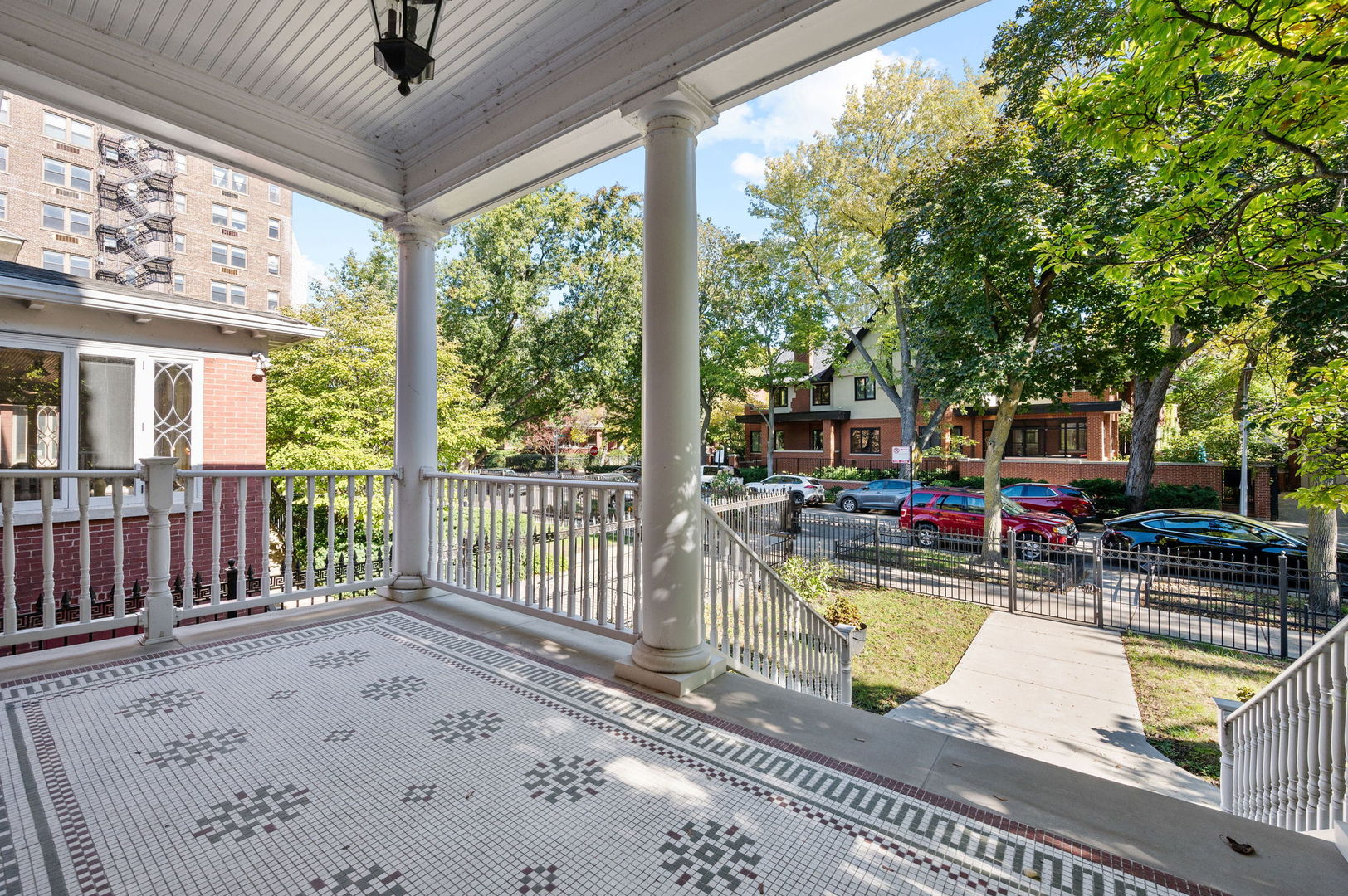 4254 N Hazel St Chicago, IL 60613