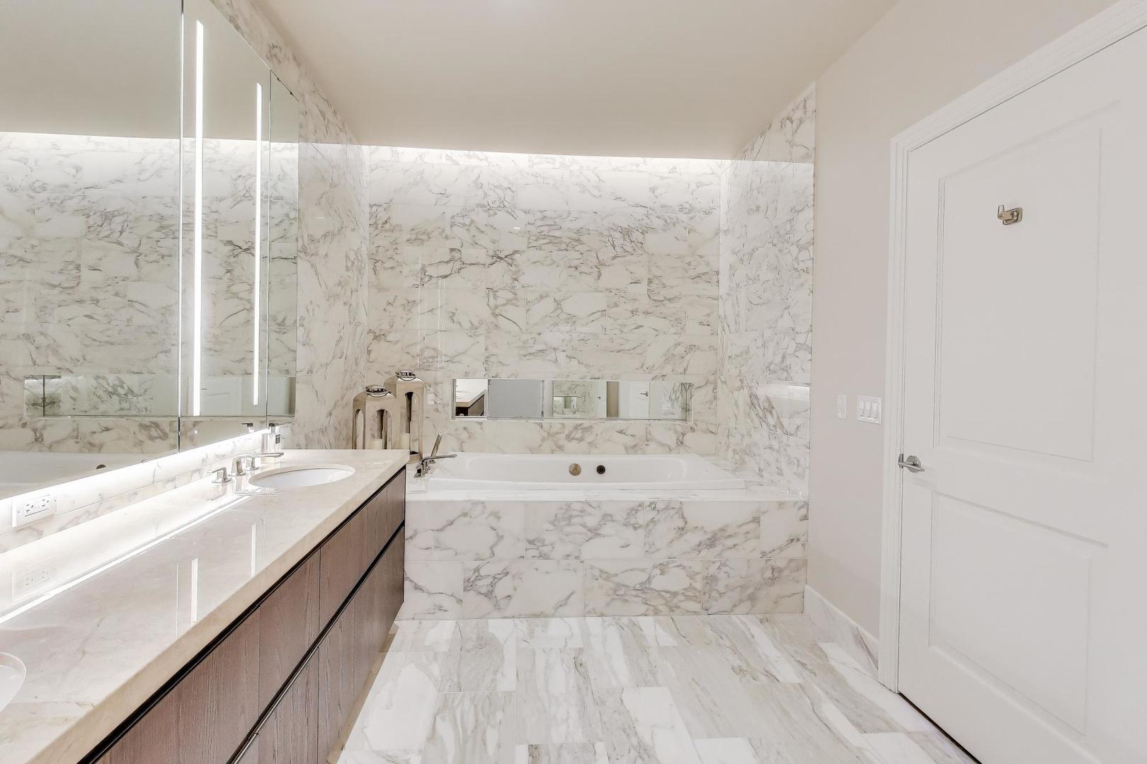 363 E Wacker Dr #2108 Chicago, IL 60601