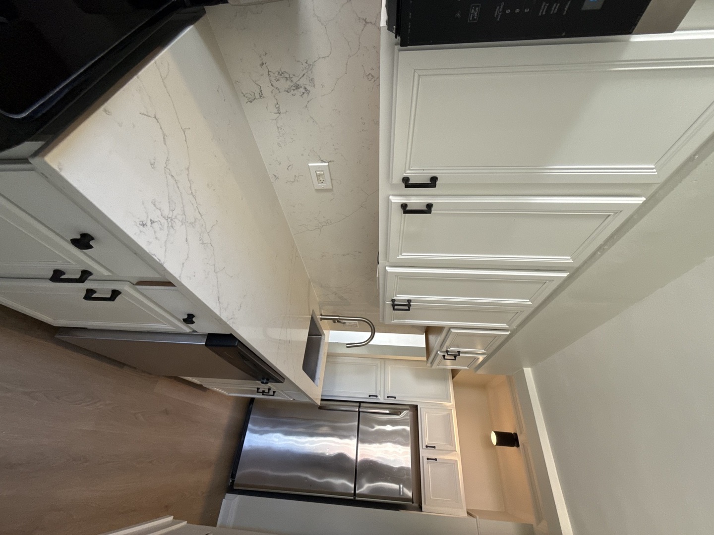 1211 N LASALLE St #1801 Chicago, IL 60610