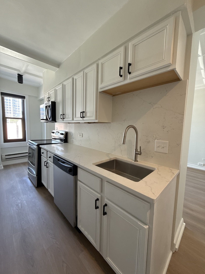 1211 N LASALLE St #1801 Chicago, IL 60610