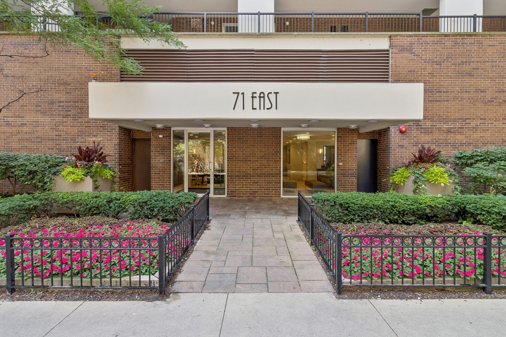 71 E Division St #906