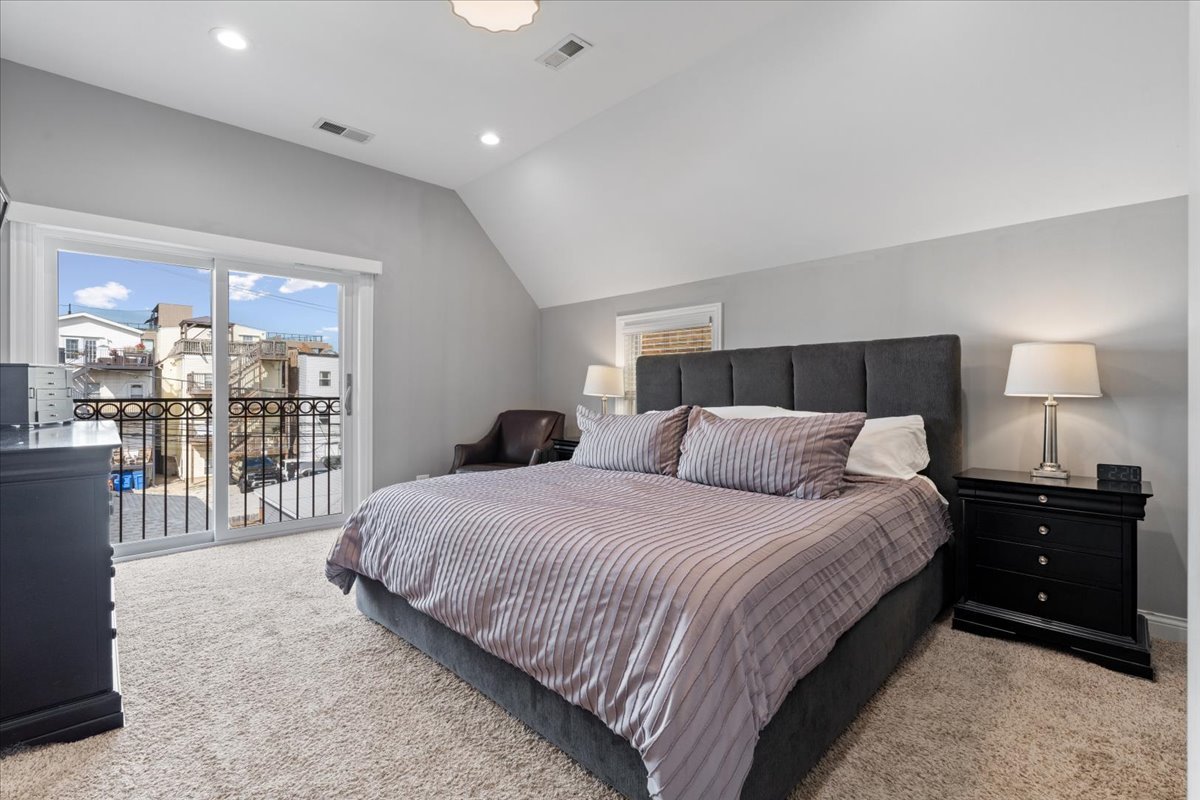 1134 W ADDISON St Chicago, IL 60613