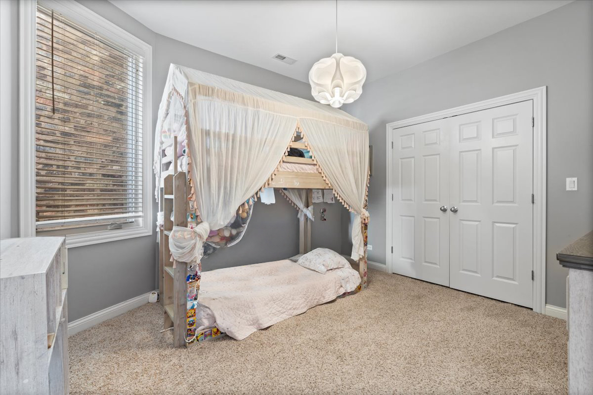 1134 W ADDISON St Chicago, IL 60613