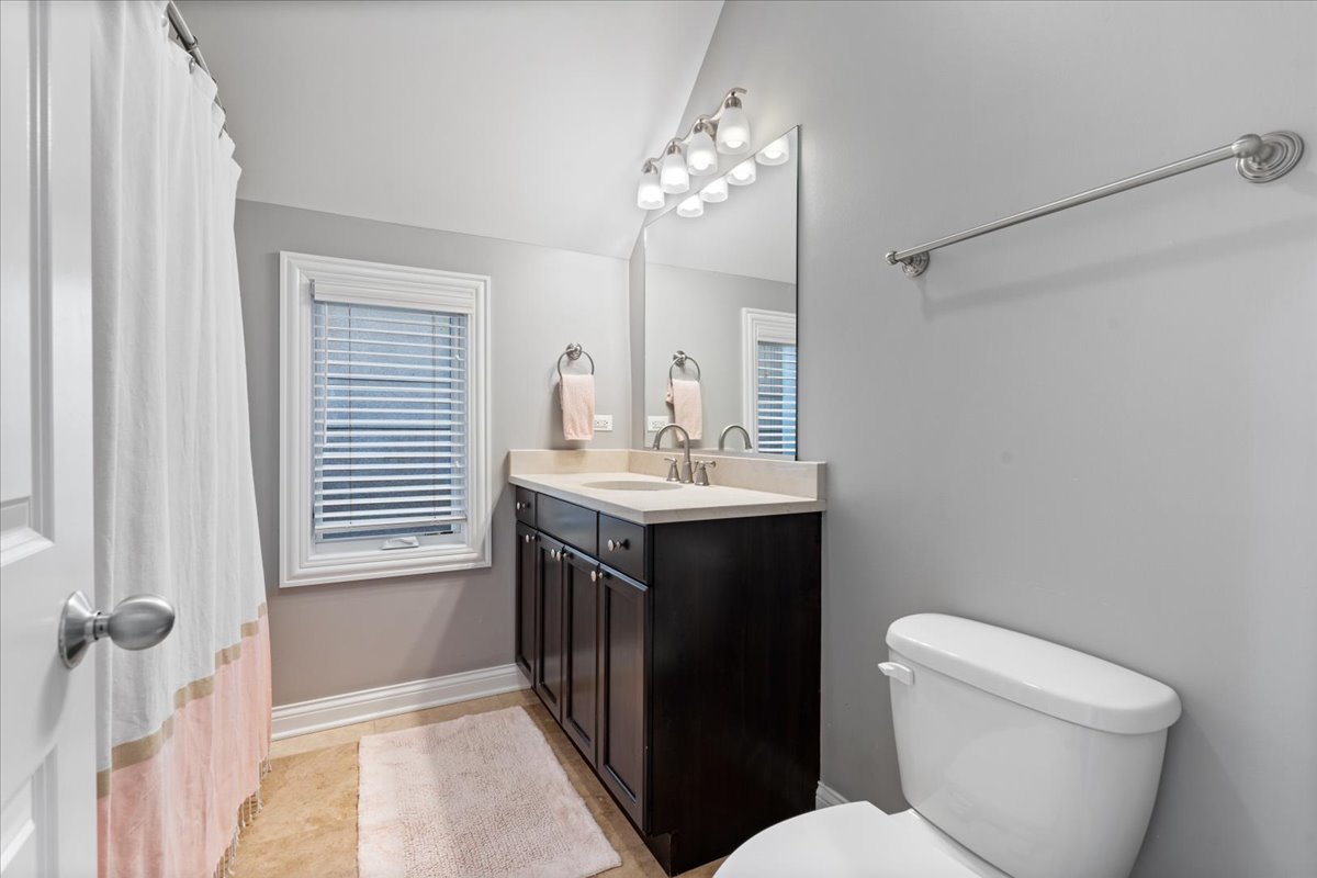 1134 W ADDISON St Chicago, IL 60613