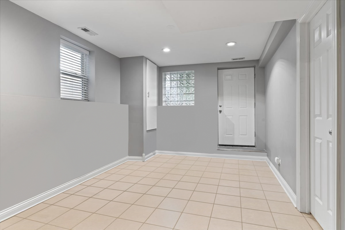 1134 W ADDISON St Chicago, IL 60613