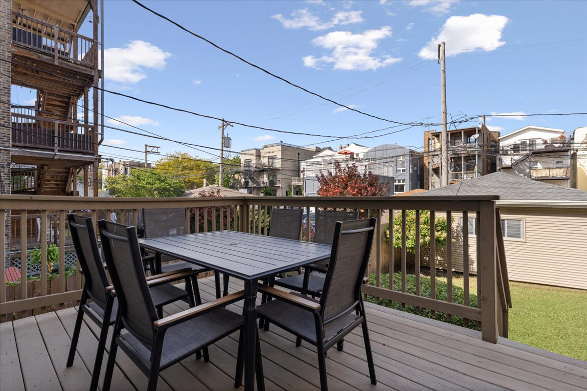 1134 W ADDISON St Chicago, IL 60613