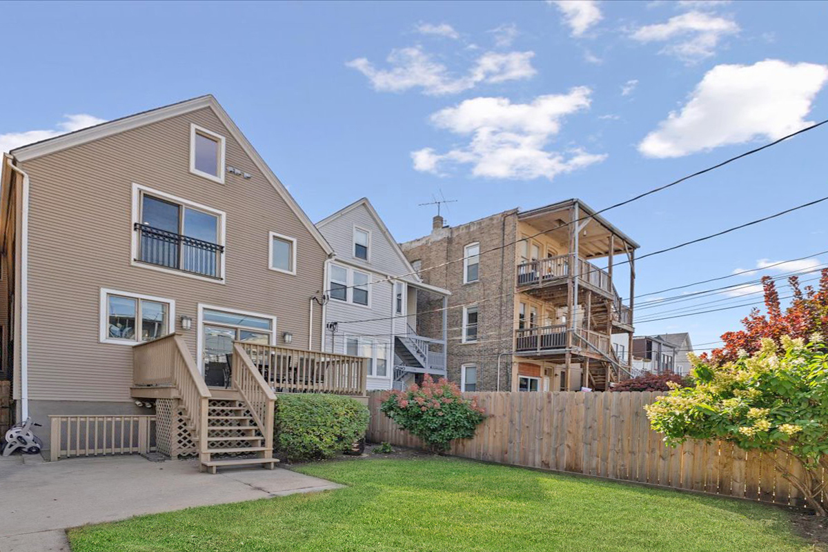 1134 W ADDISON St Chicago, IL 60613