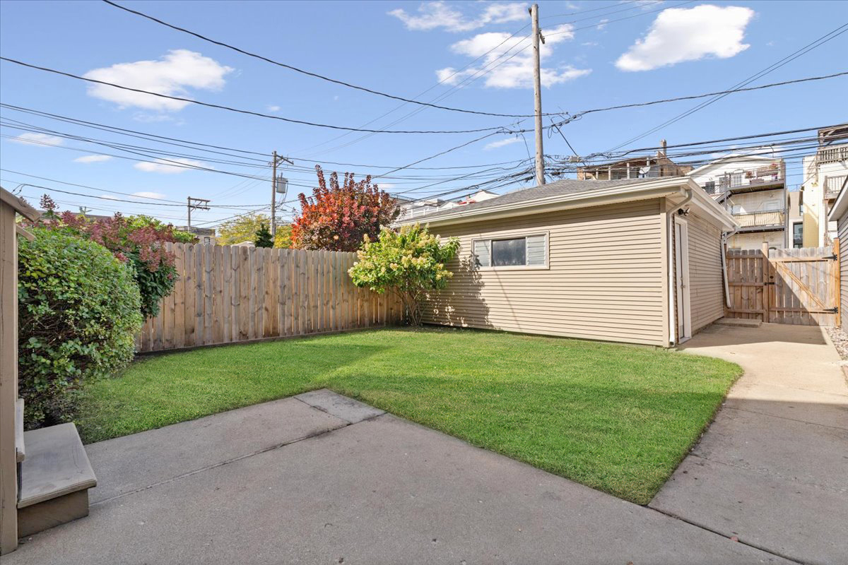 1134 W ADDISON St Chicago, IL 60613