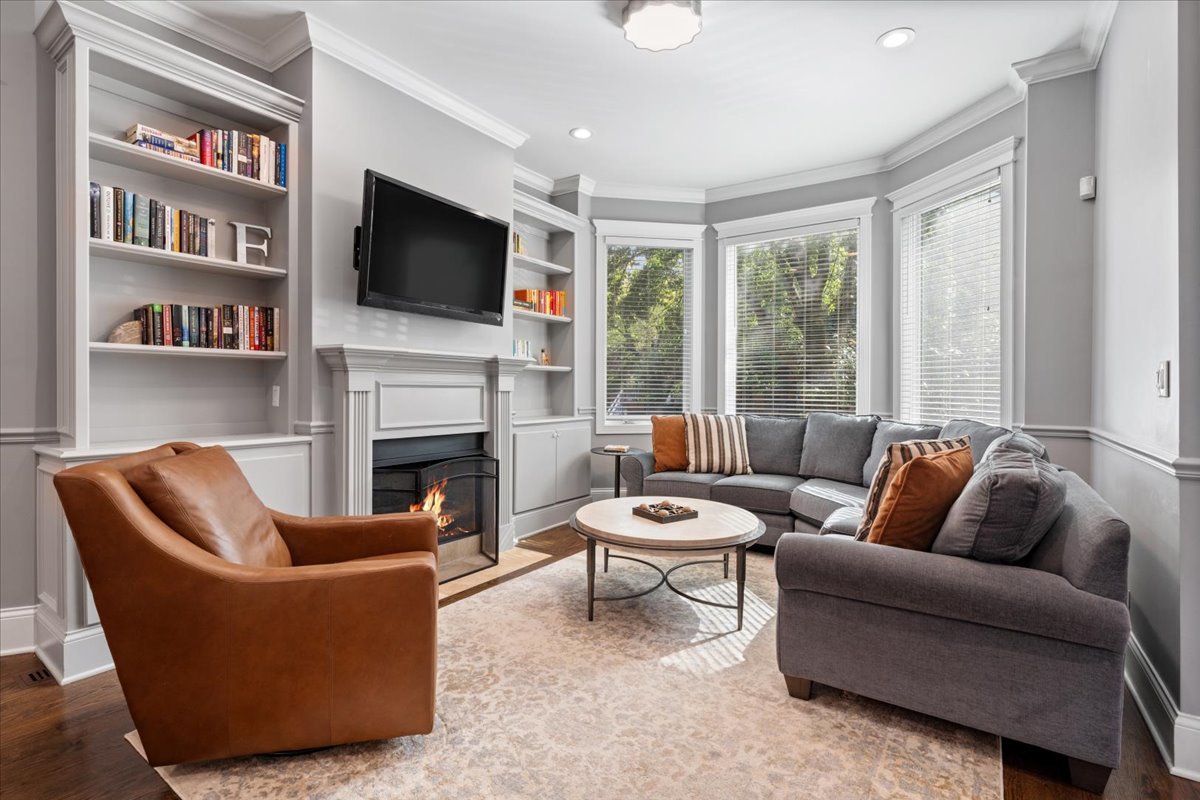 1134 W ADDISON St Chicago, IL 60613