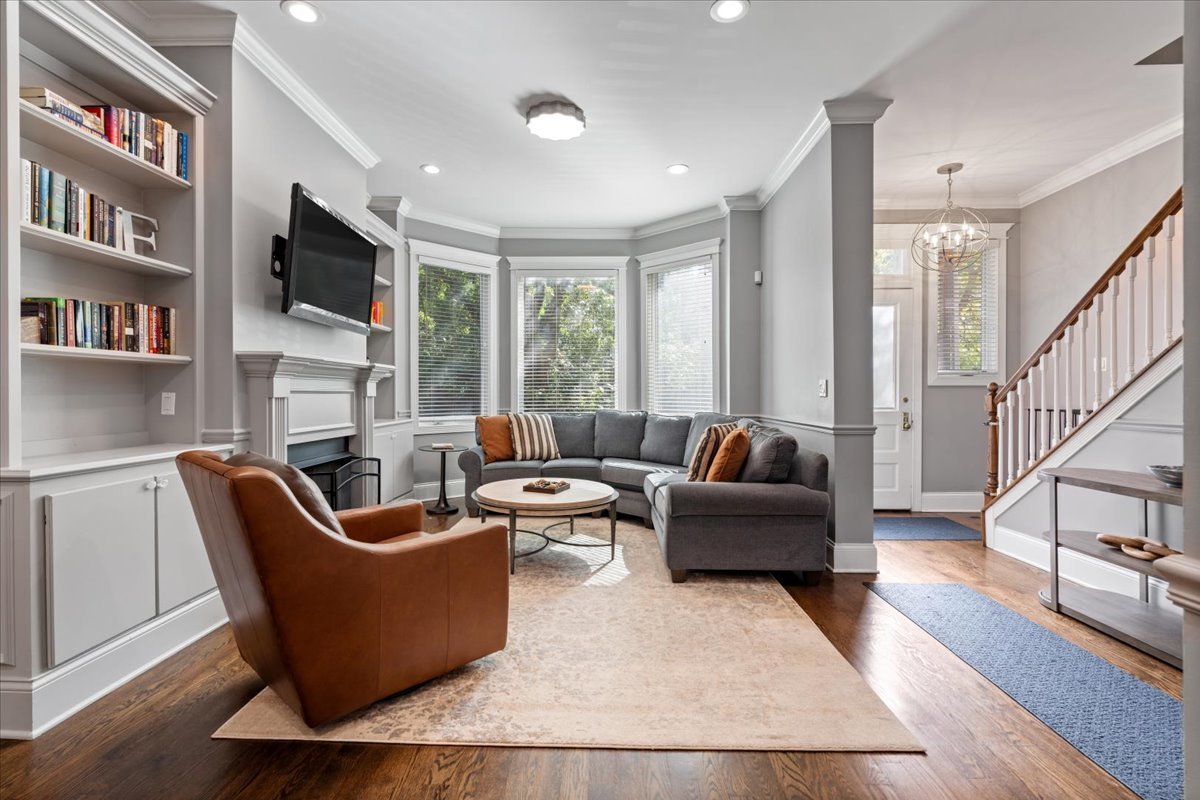 1134 W ADDISON St Chicago, IL 60613