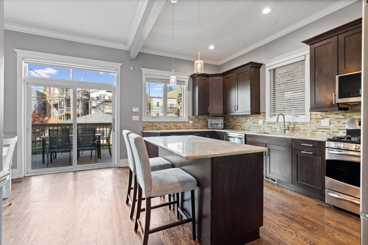 1134 W ADDISON St Chicago, IL 60613