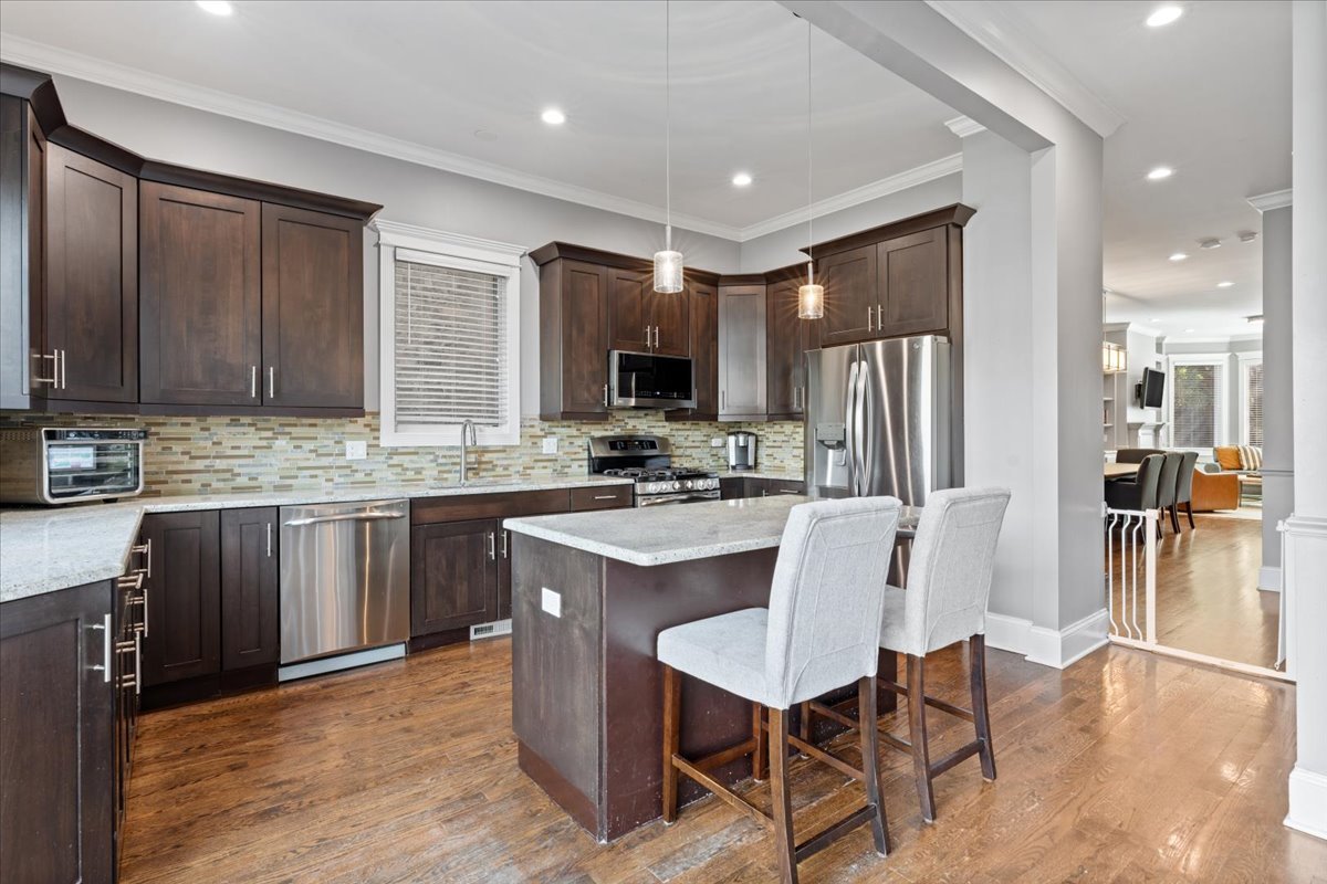 1134 W ADDISON St Chicago, IL 60613