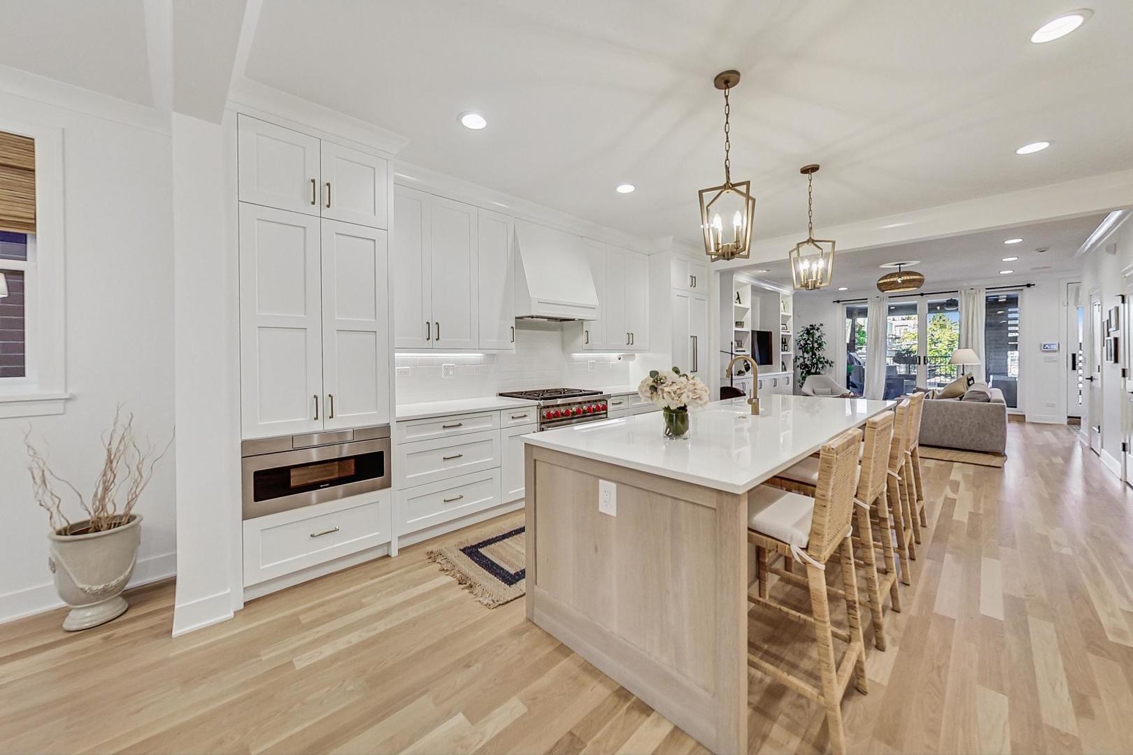 1509 W School St #1 Chicago, IL 60657