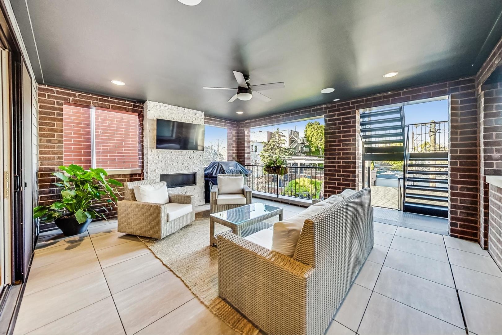 1509 W School St #1 Chicago, IL 60657