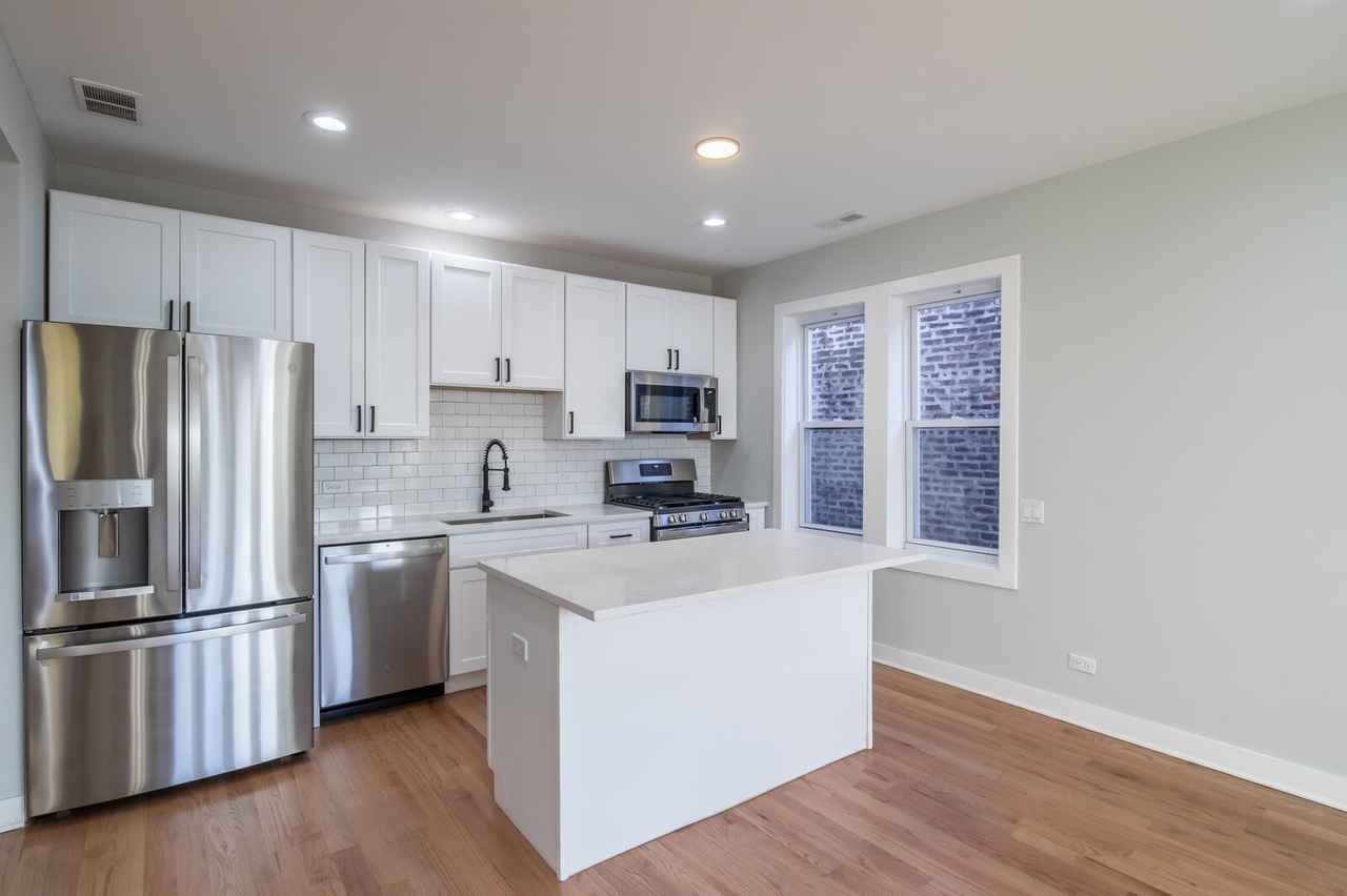 6647 S Saint Lawrence Ave #1 Chicago, IL 60637