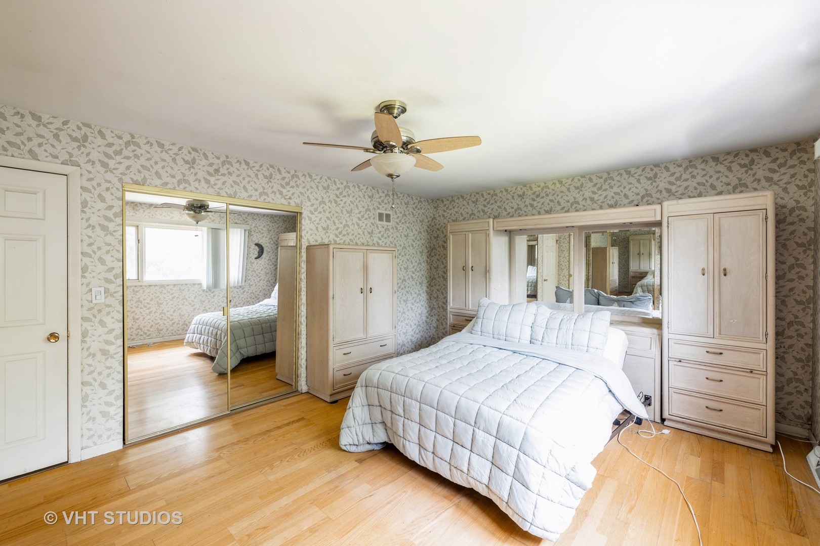 75 Eastwood Dr Deerfield, IL 60015