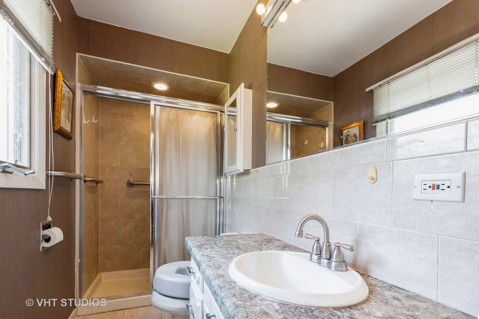 75 Eastwood Dr Deerfield, IL 60015