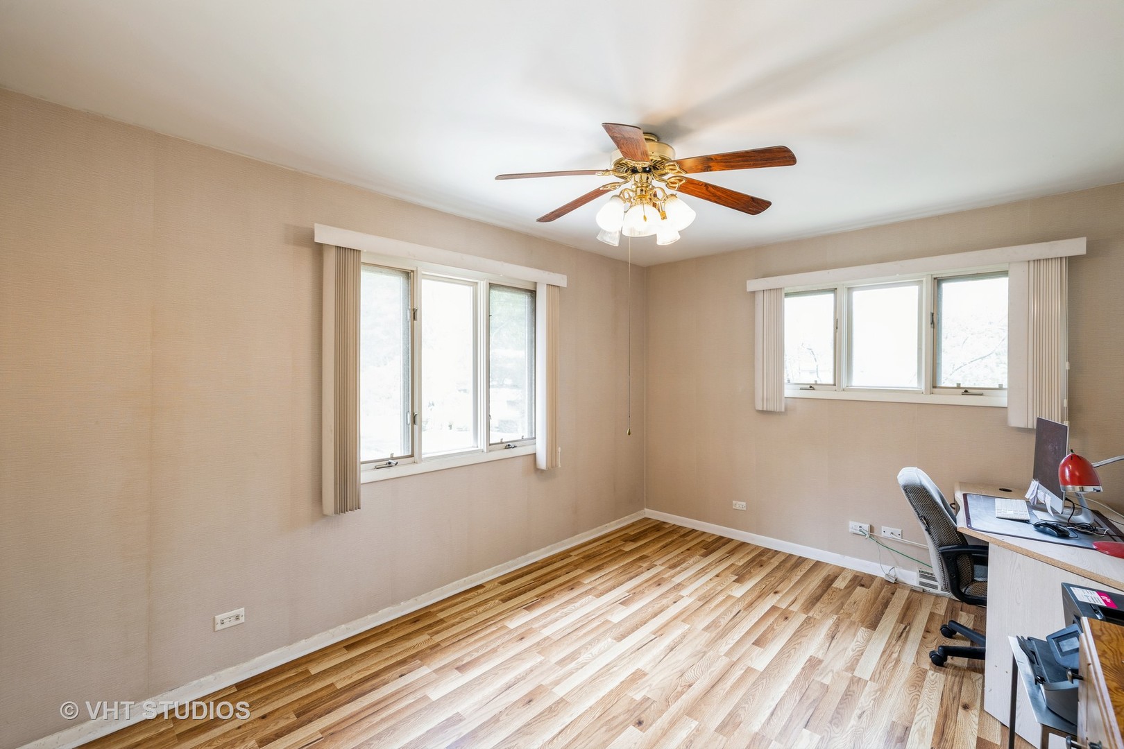 75 Eastwood Dr Deerfield, IL 60015