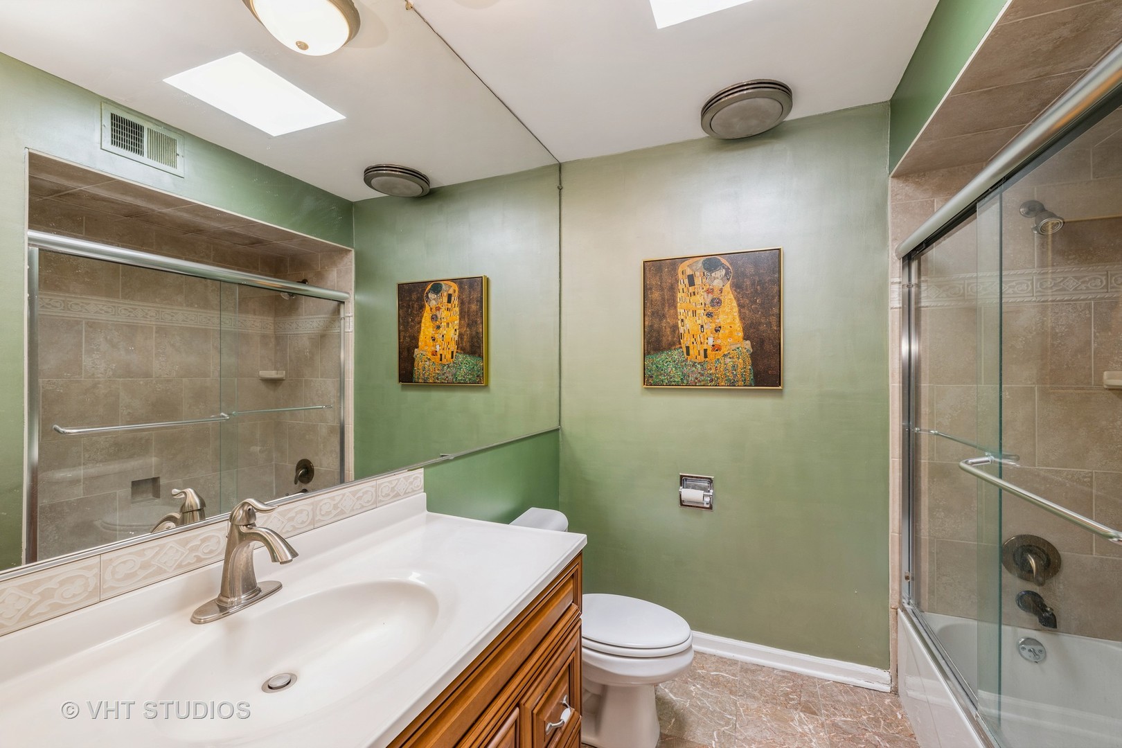 75 Eastwood Dr Deerfield, IL 60015