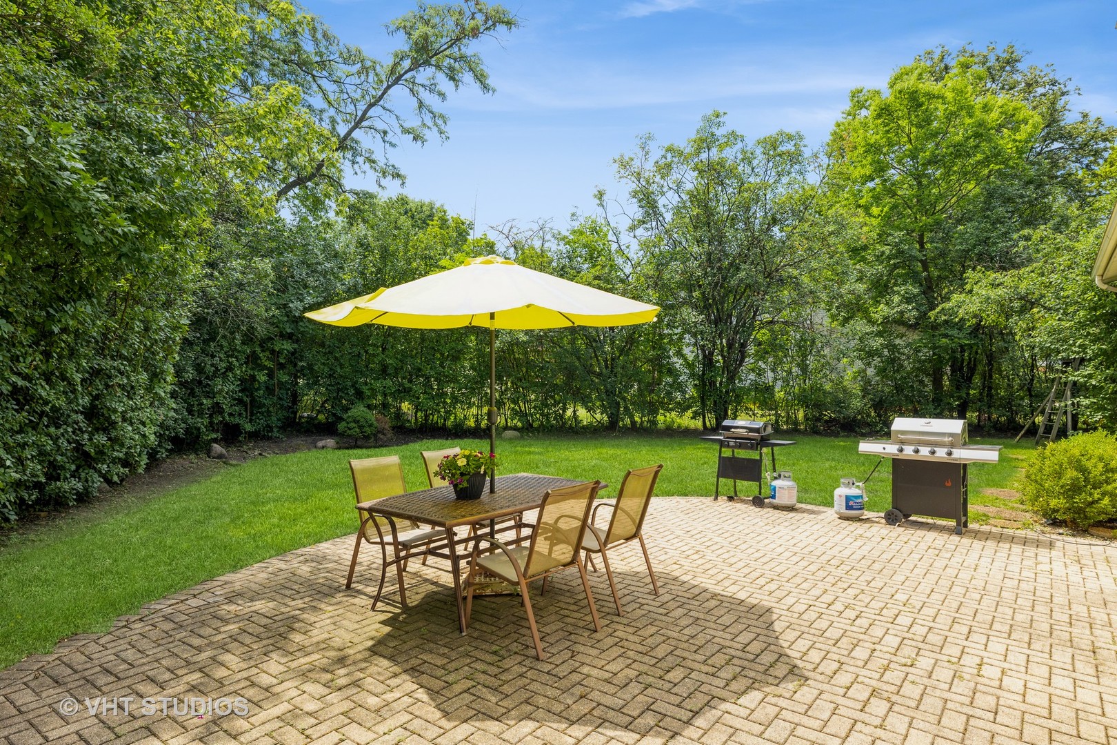 75 Eastwood Dr Deerfield, IL 60015