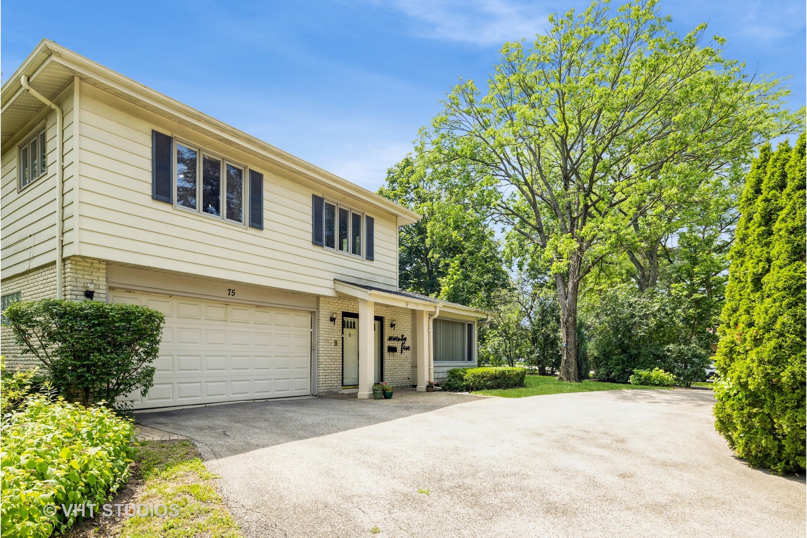 75 Eastwood Dr Deerfield, IL 60015