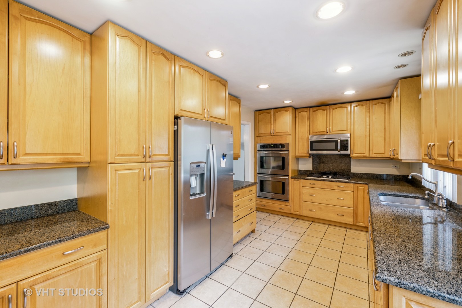 75 Eastwood Dr Deerfield, IL 60015