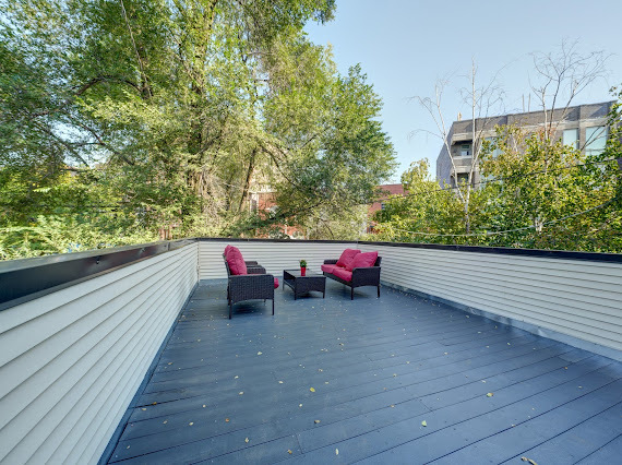 2340 W Moffat St Chicago, IL 60647