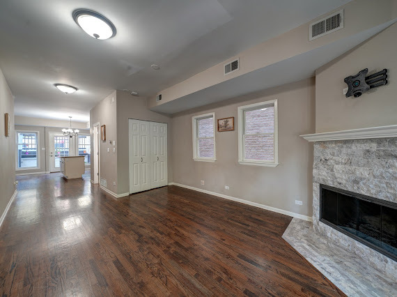 2340 W Moffat St Chicago, IL 60647