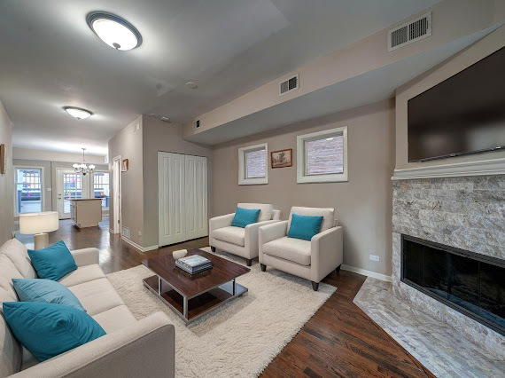 2340 W Moffat St Chicago, IL 60647