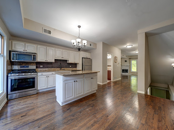 2340 W Moffat St Chicago, IL 60647