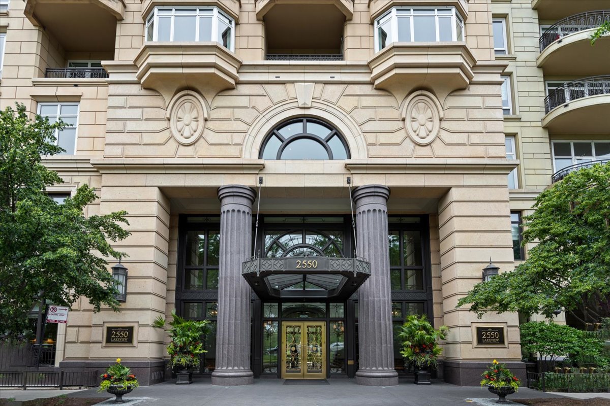 2550 N Lakeview Ave #S605 Chicago, IL 60614