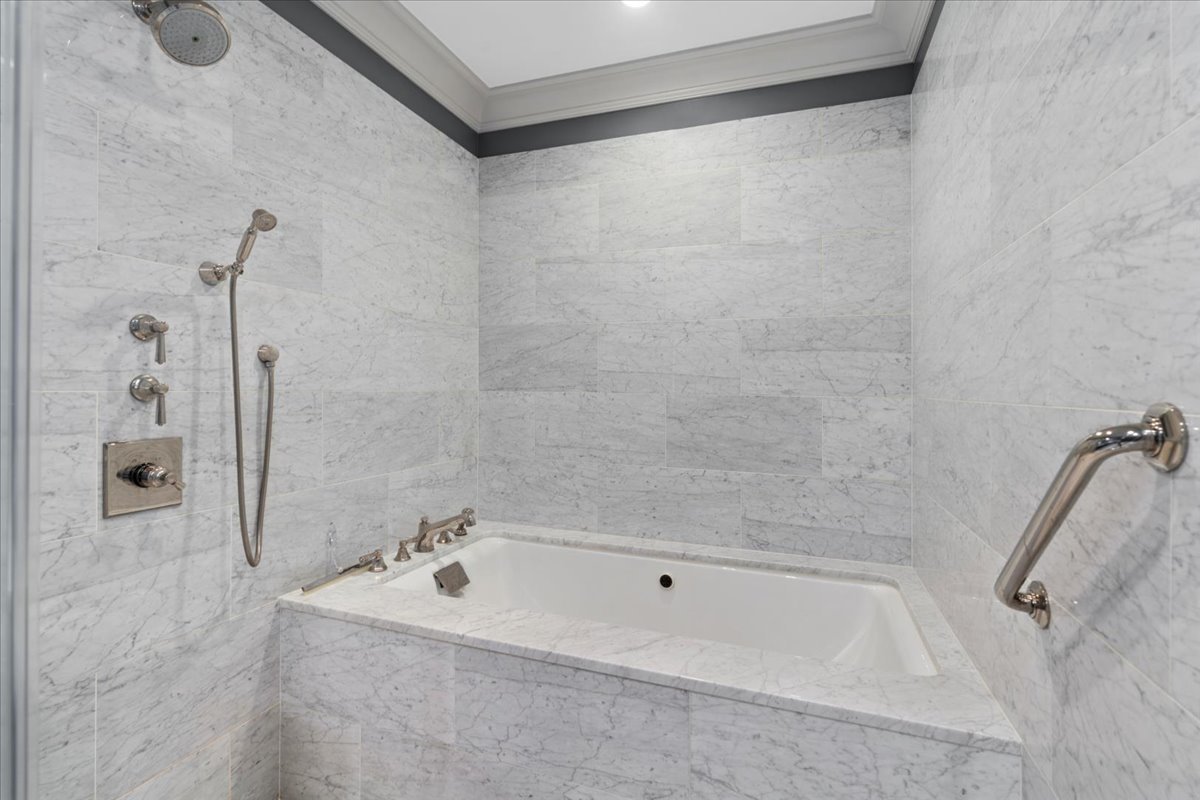 2550 N Lakeview Ave #S605 Chicago, IL 60614