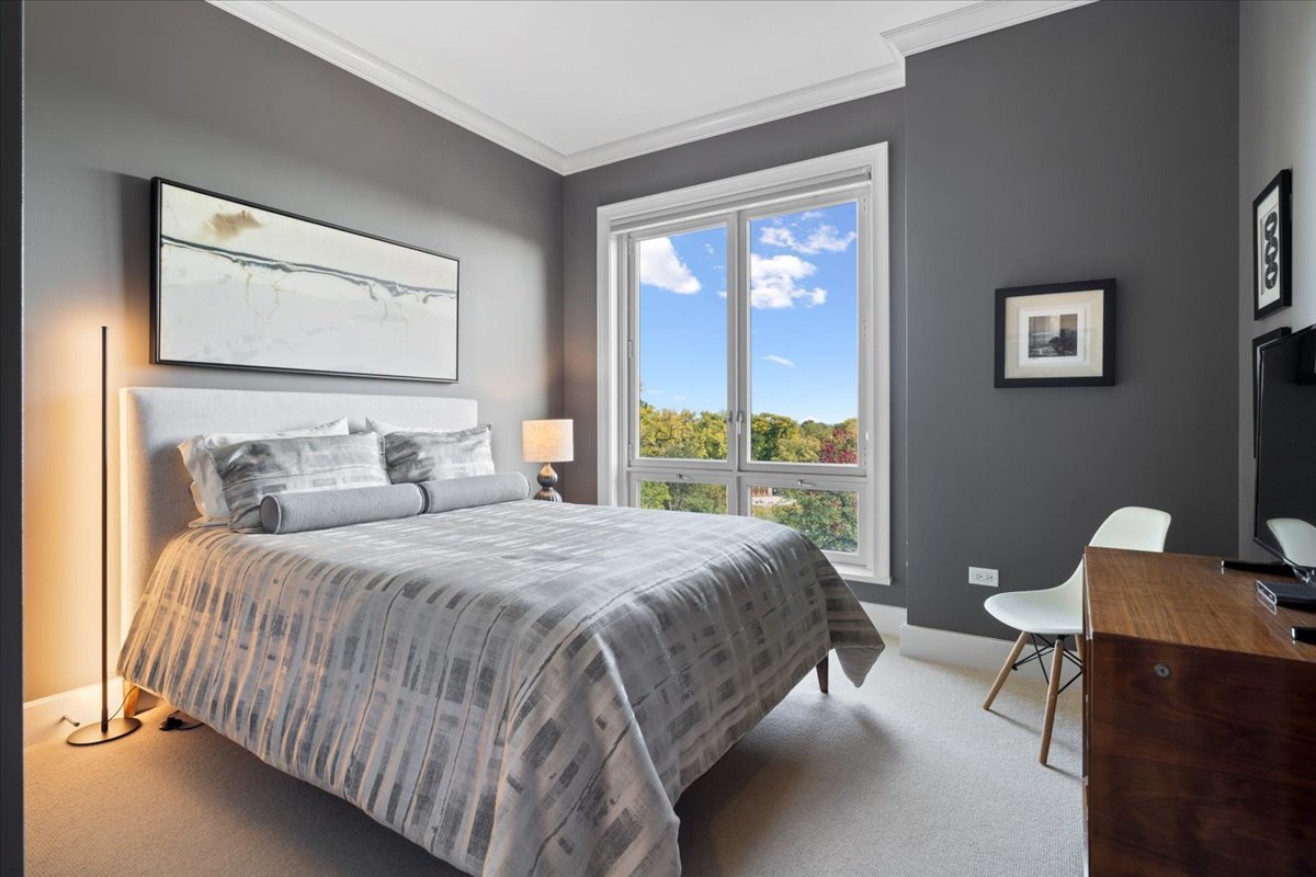 2550 N Lakeview Ave #S605 Chicago, IL 60614