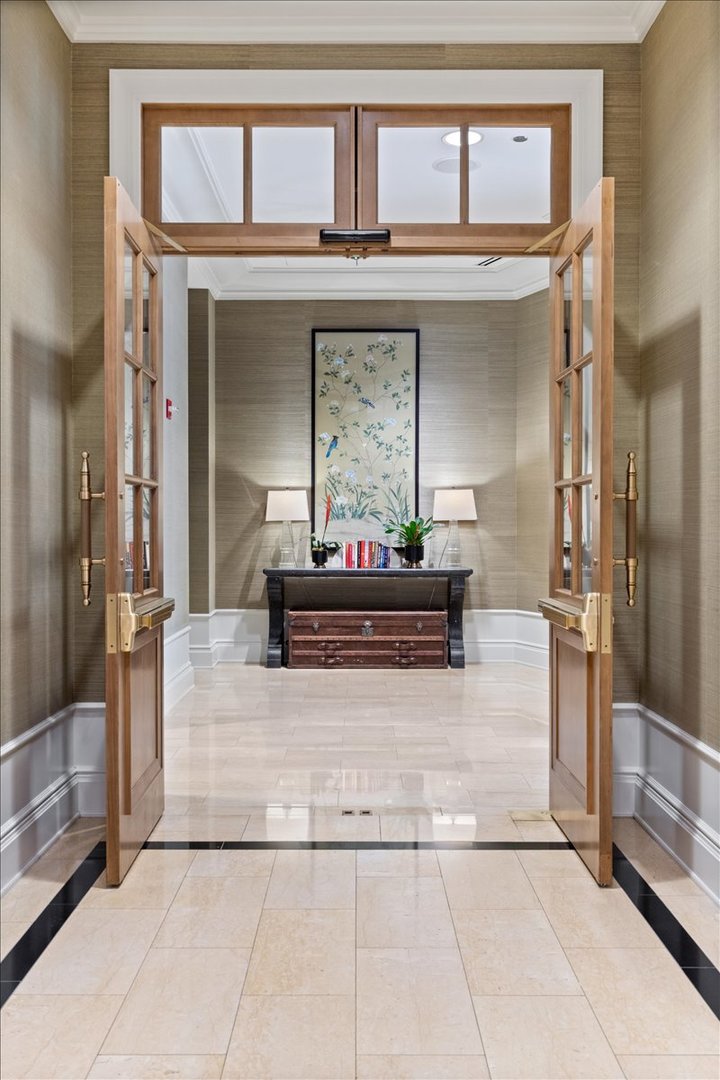 2550 N Lakeview Ave #S605 Chicago, IL 60614