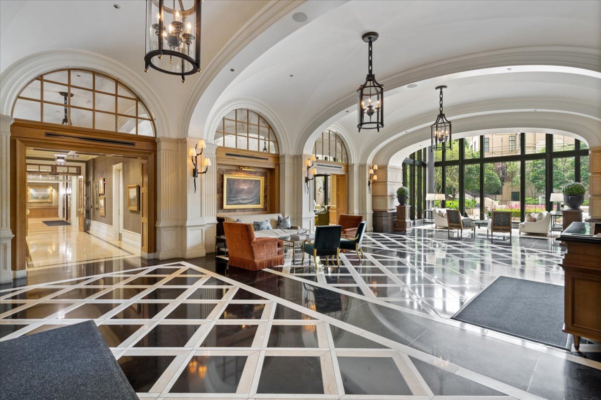 2550 N Lakeview Ave #S605 Chicago, IL 60614