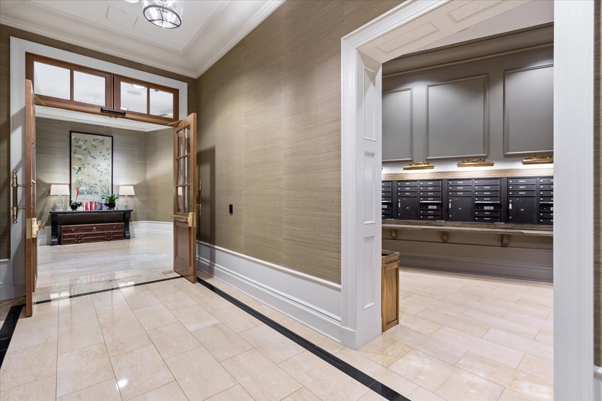 2550 N Lakeview Ave #S605 Chicago, IL 60614