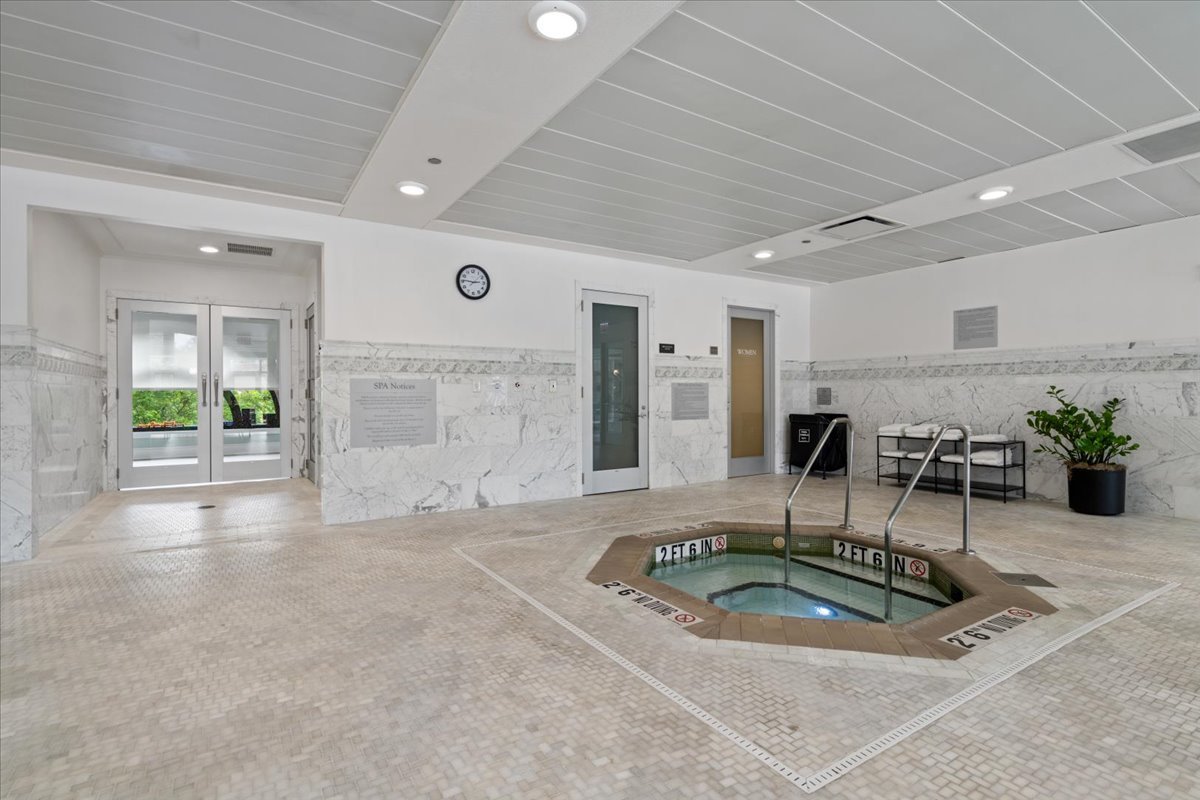 2550 N Lakeview Ave #S605 Chicago, IL 60614