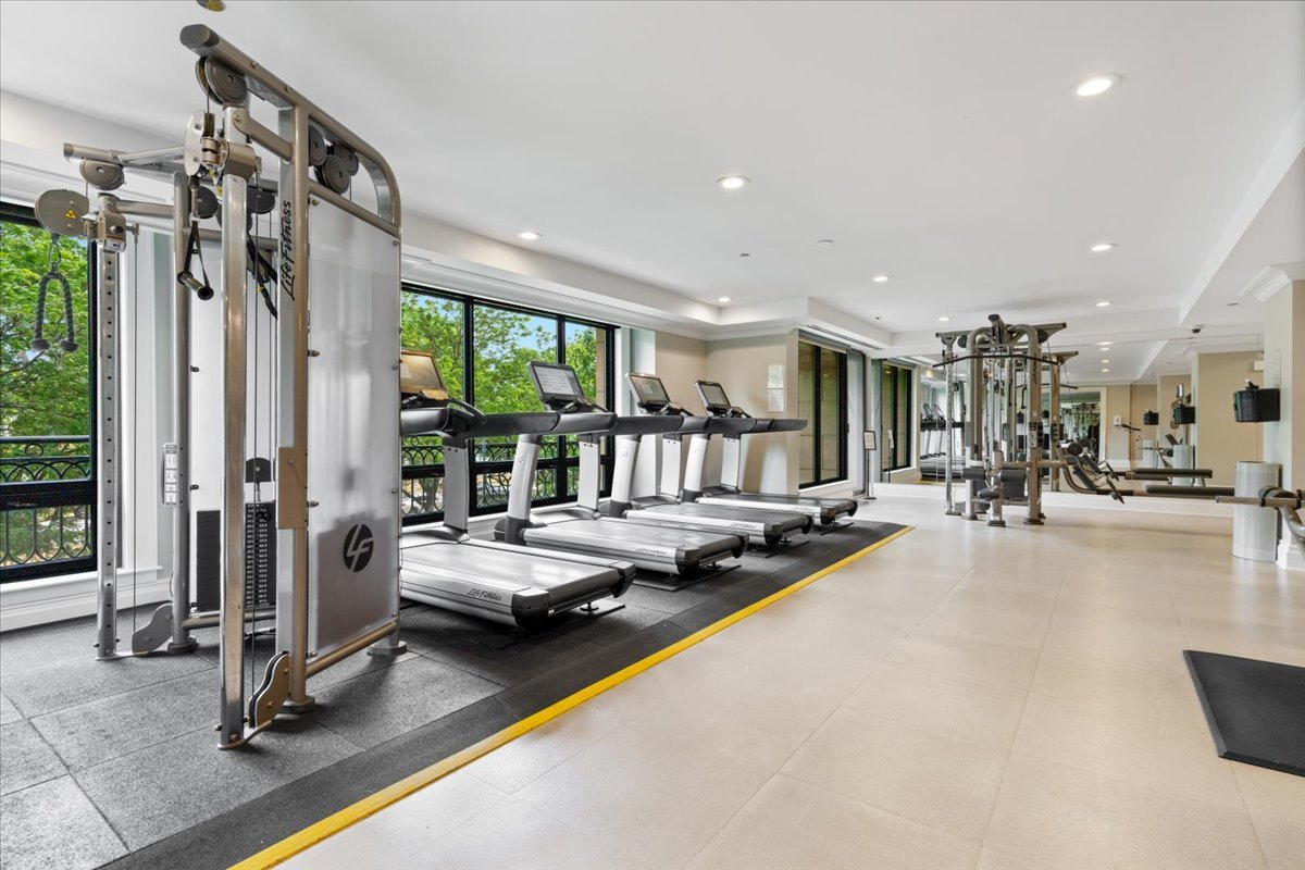 2550 N Lakeview Ave #S605 Chicago, IL 60614