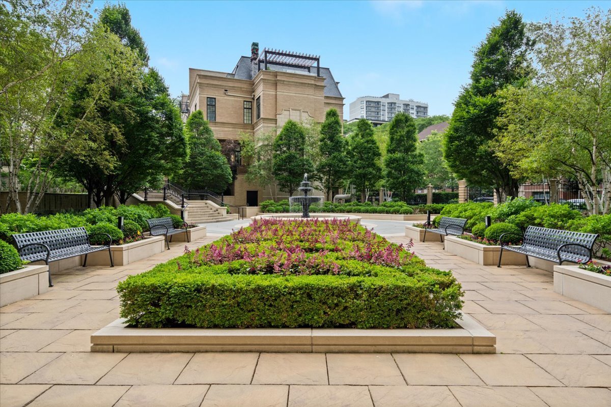 2550 N Lakeview Ave #S605 Chicago, IL 60614