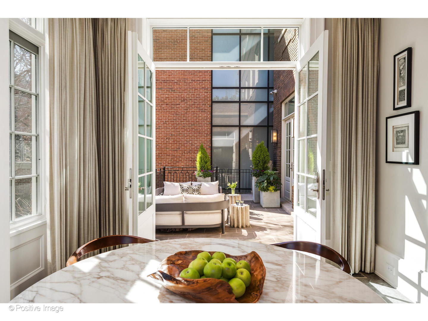 1853 N Burling St Chicago, IL 60614