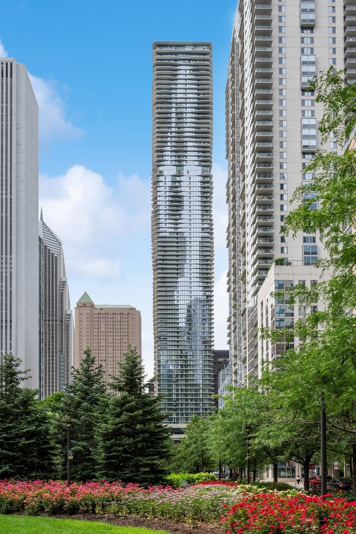 225 N Columbus Dr #6309