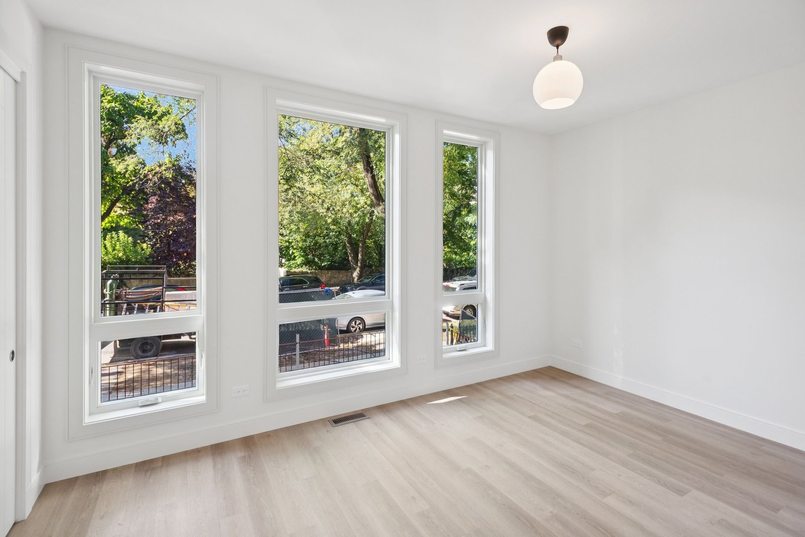 2323 N Lister Ave Chicago, IL 60614