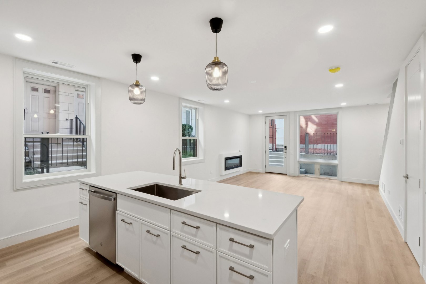 2323 N Lister Ave Chicago, IL 60614